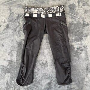 Lululemon Cropped Leggings Womens Size 4 Black And White Floral 21” Inseam Gym